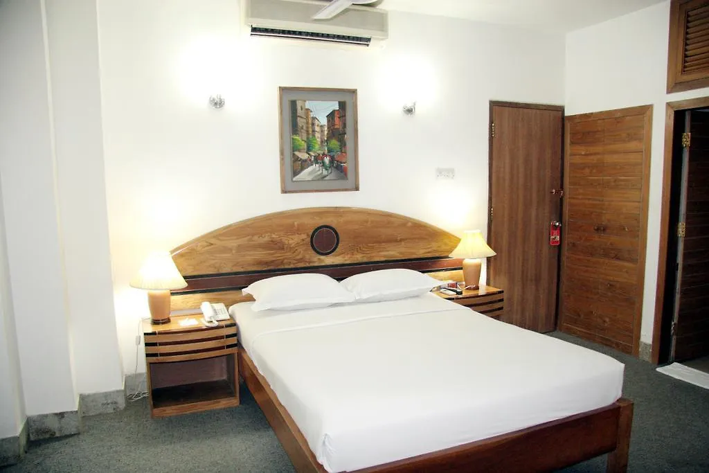 White House Hotel - City Center Ντάκα